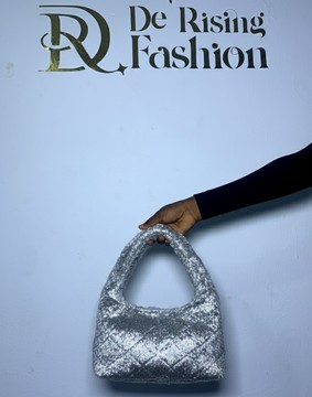 Sac à épaule argenté à poils doux