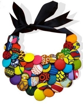 Buttons necklace in wax fabric