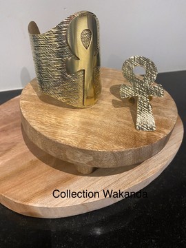 Bronze cuff and its ring