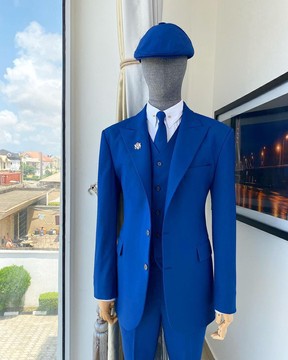 Un costume «Peaky Blinders» Cool Wool @scabal (501090) en tissu bleu cobalt à revers en pointe