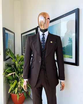 A Hickory brown &amp; black nobility check, tricoté, costume à revers en pointe