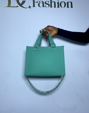 Élégant sac cabas vert avec bandoulière à chaîne