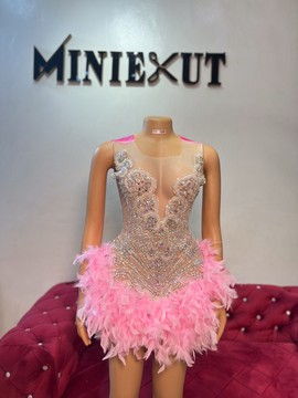 Robe de bal rose, robe de bal rose courte, robe courte en plumes