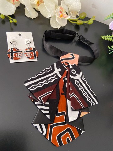 Beautiful crawax and earrings set