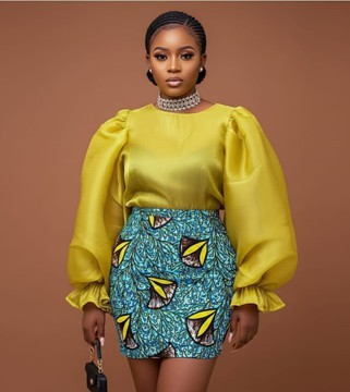 Ensemble deux pièces mini en soie dorée et Ankara