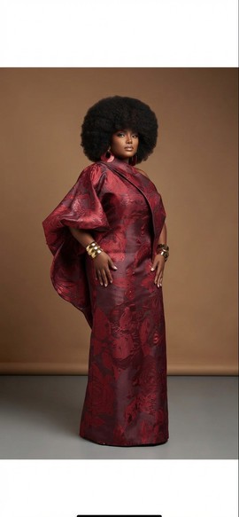 Robe bustier asymétrique en brocart floral bordeaux
