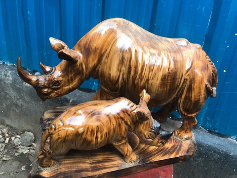Wooden mother rhino and calf curving/home decorative rhino sculpture/ animal lovers decor