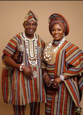 Agbada et Iro/Buba traditionnels en Aso-Oke pour mariage traditionnel, anniversaire de mariage