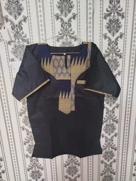 Chemise noire héritage de minuit avec panneau symbolique doré – Haut culturel d’inspiration tribale royale