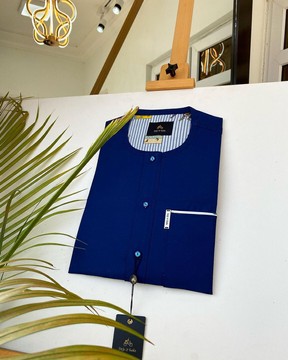 Un caftan sur mesure pour homme bleu marine