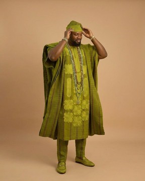Ensemble agbada traditionnel vert en aso-oke – tenue yoruba tissée à la main pour homme, 4 pièces, avec fila assorti