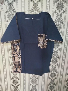 Chemise d’expression tribale indigo royal pour homme avec motif traditionnel distinctif