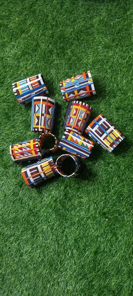 20 bracelets manchettes africains en perles – larges bracelets jonc audacieux de style masaï
