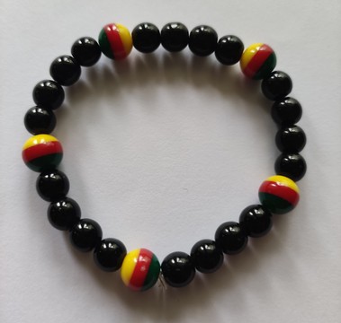 Bracelets de perles noires et multicolores