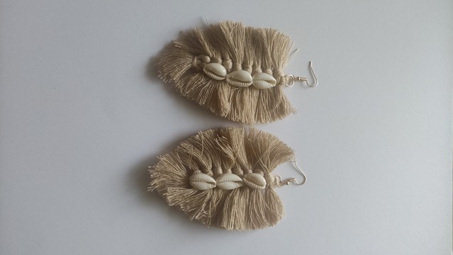 Boucles d'oreilles pompons et cauris