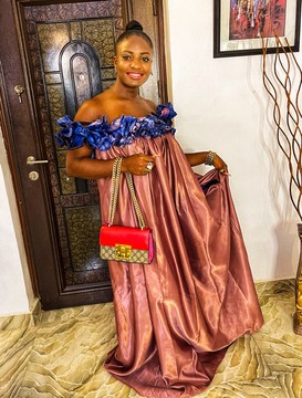 Élégante femme africaine belle robe Maxi à épaules dénudées pour les mariages/occasions spéciales/anniversaires