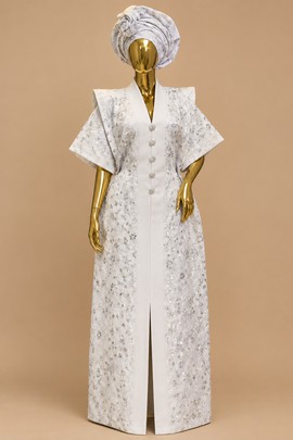 Robe caftan blanche brodée de sequins avec turban | Tenue de cérémonie de luxe