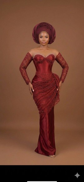 Robe corset bordeaux ornée