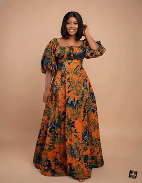 Robe longue à manches bouffantes