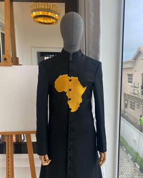 Un costume de safari royal «Road to Wakanda» et un pantalon assorti
