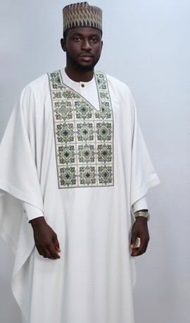 Off-white Premium Men’s Agbada Set – Embroidered Traditional African Kaftan with Cap