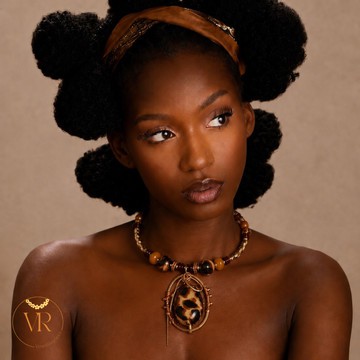 Collier Tribal Safari – Pendentif Léopard &amp; Perles d'Afrique