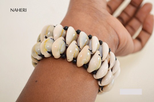 Lot de 4 boucles d'oreilles coquillages de cauri africains