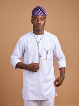Costume Senator blanc éclatant pour homme avec accents de fermeture éclair violets et casquette