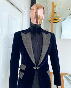 Le costume de smoking "Jackson", bleu nuit, noir avec garniture en cristal et revers en pointe