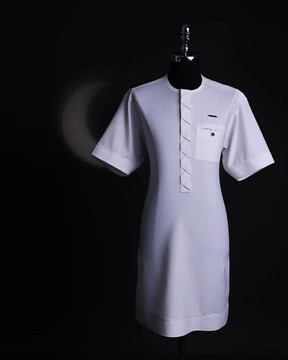 A Blanc, rayure invisible, rabat avant, rabat entrelacé, caftan africain à manches 3/4.