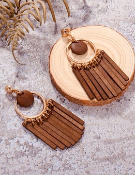 Magnificent pairs of geometric earrings in wood and steel
