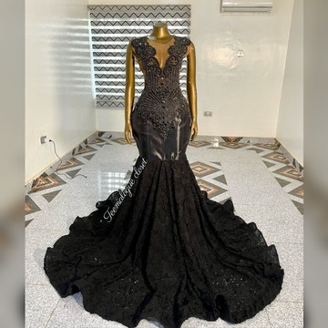Black extravagant long prom dress
