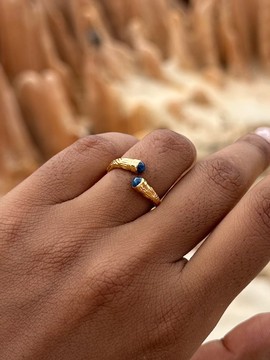Vangovango ring with cabochon sapphire