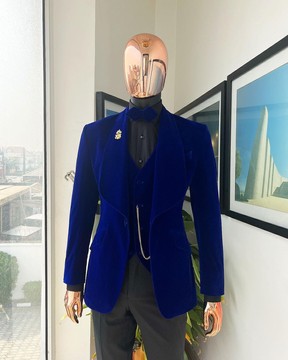 Un bleu azur, tissu de velours imbibé, tricoté, costume de smoking à revers châle