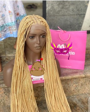 Blonde lady Knotless braided wig