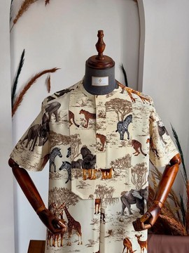 Haut traditionnel pour homme couleur crème à imprimé animalier safari avec poche poitrine