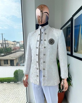 Costume jacquard à motifs dispersés blanc ivoire « stratosphère »