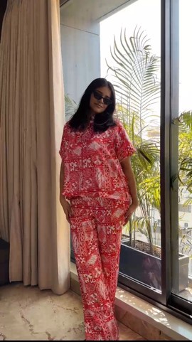 Ensemble en soie. Pantalon et haut chemise manches courtes en soie