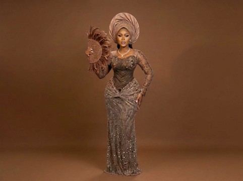 Robe de soirée aso ebi perlée à corset