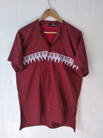 Men's shirt with an appliqué detail