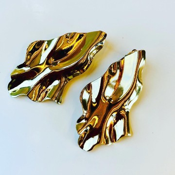 Beautiful pair of cowrie earrings