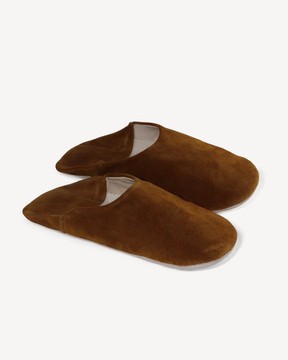 Handcrafted feminine fashion slipper