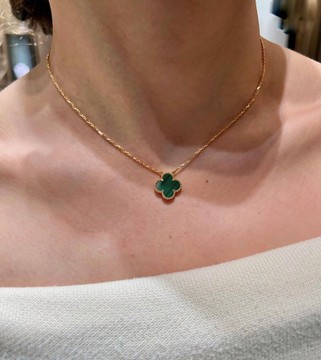 Gold and malachite clover necklace