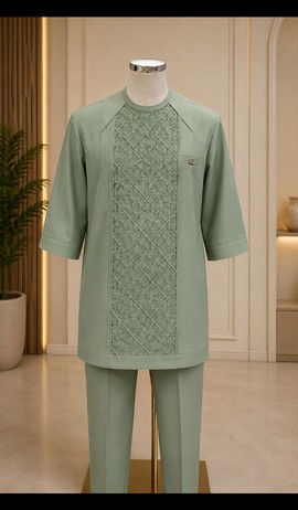 Haut traditionnel pour homme vert sauge avec empiècement de dentelle à motifs de losanges sur la poitrine – Ensemble traditionnel deux pièces