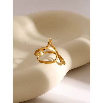 Minimalist wavy gold ring – stainless steel – modern Afro style
