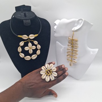 Parure de bijoux en cauris, collier, boucles d’oreilles et bague africains à motif soleil, ras-de-cou bohème tribal fait main