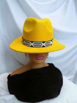 A very elegant unisex hat for women and men, marked with a touch of originality and African style.