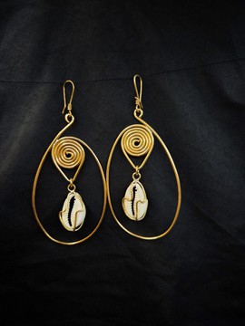 Boucles d'oreilles en bronze et cauris