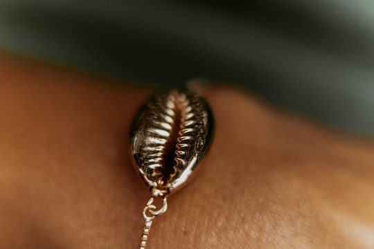 Caurine 🐚 Gold plated bracelet with goldie cowry