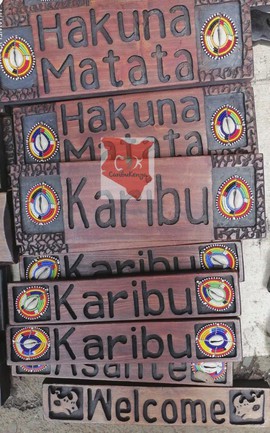 Panneau de bienvenue en bois sculpté à la main – Hakuna Matata / Karibu, décoration murale africaine